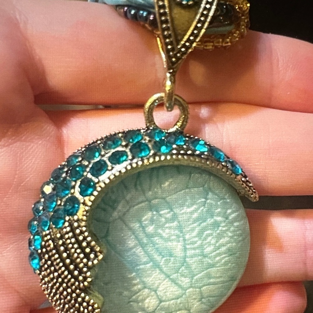 ❣️5|$25❣️Boho Circle Beaded Turquoise Pendant with Rhinestones